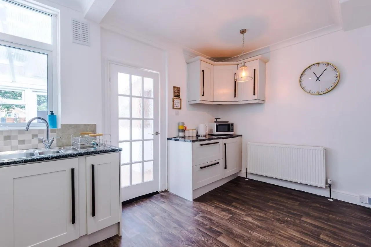 Beautiful And Boutique Blackpool House - Garden And Parking Apartment