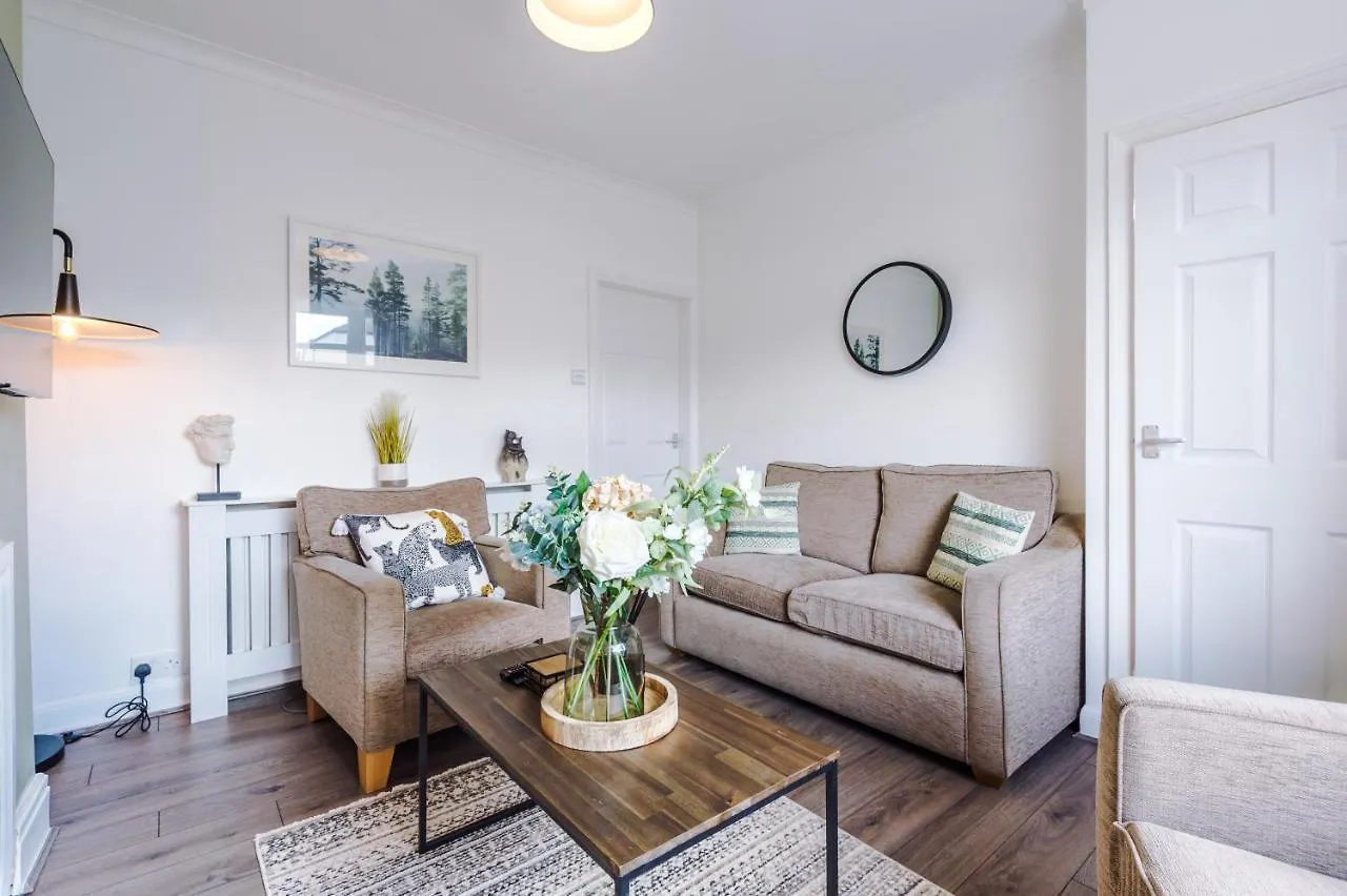Beautiful And Boutique Blackpool House - Garden And Parking