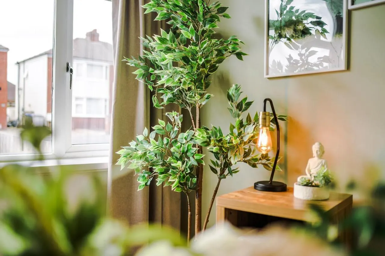 Beautiful And Boutique Blackpool House - Garden And Parking