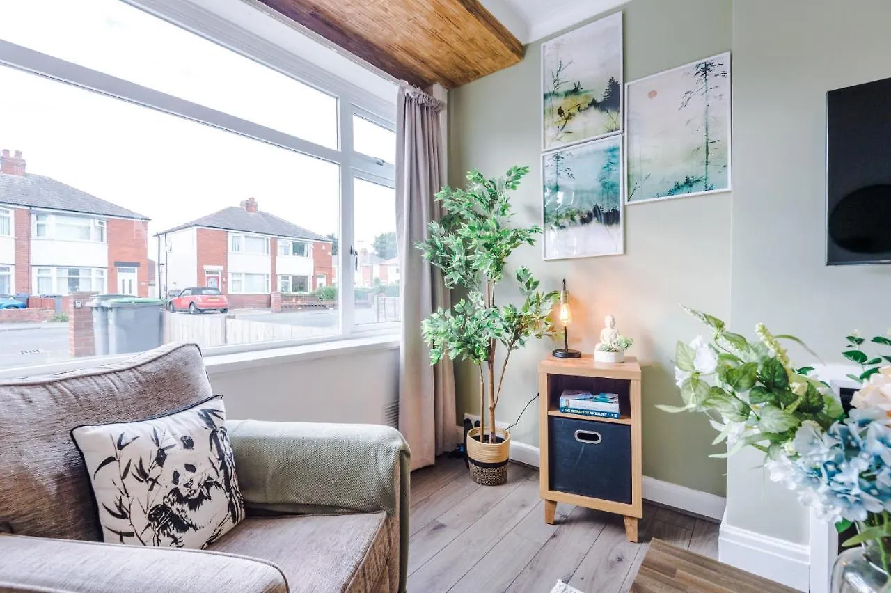 Beautiful And Boutique Blackpool House - Garden And Parking Apartment